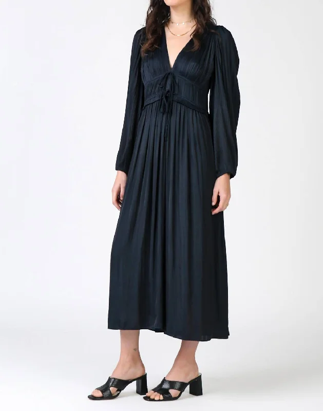 Women's maxi dress sun pop -Sidonie Pleated Maxi Dress In Dark Navy